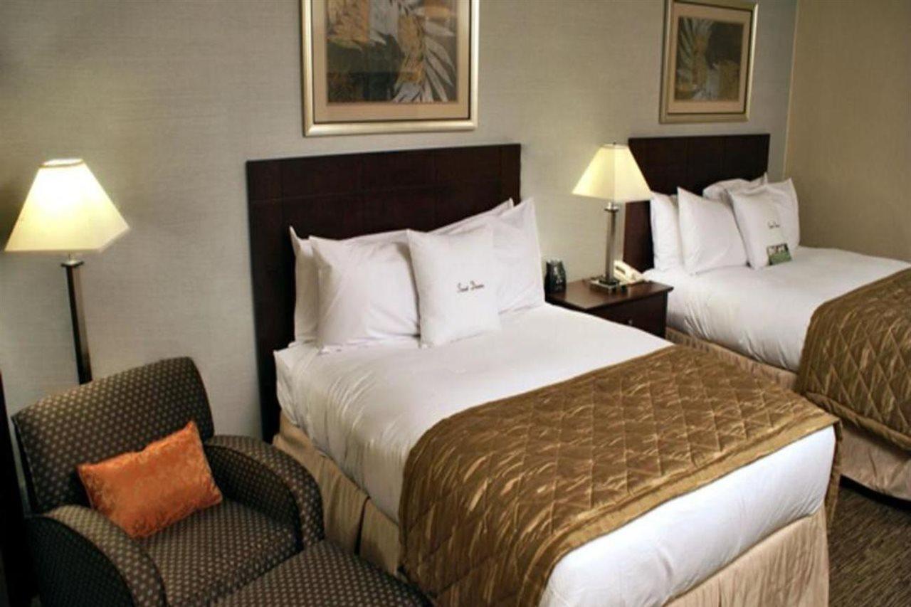 Doubletree By Hilton Rocky Mount Hotel Екстериор снимка