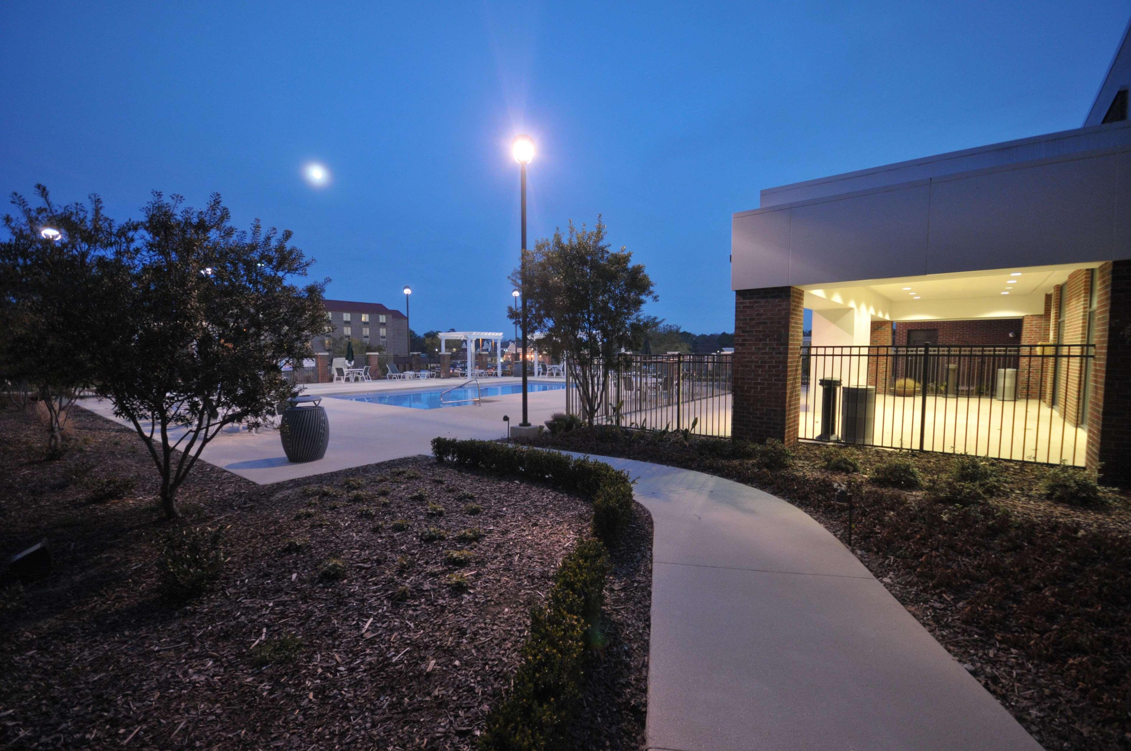 Doubletree By Hilton Rocky Mount Hotel Екстериор снимка