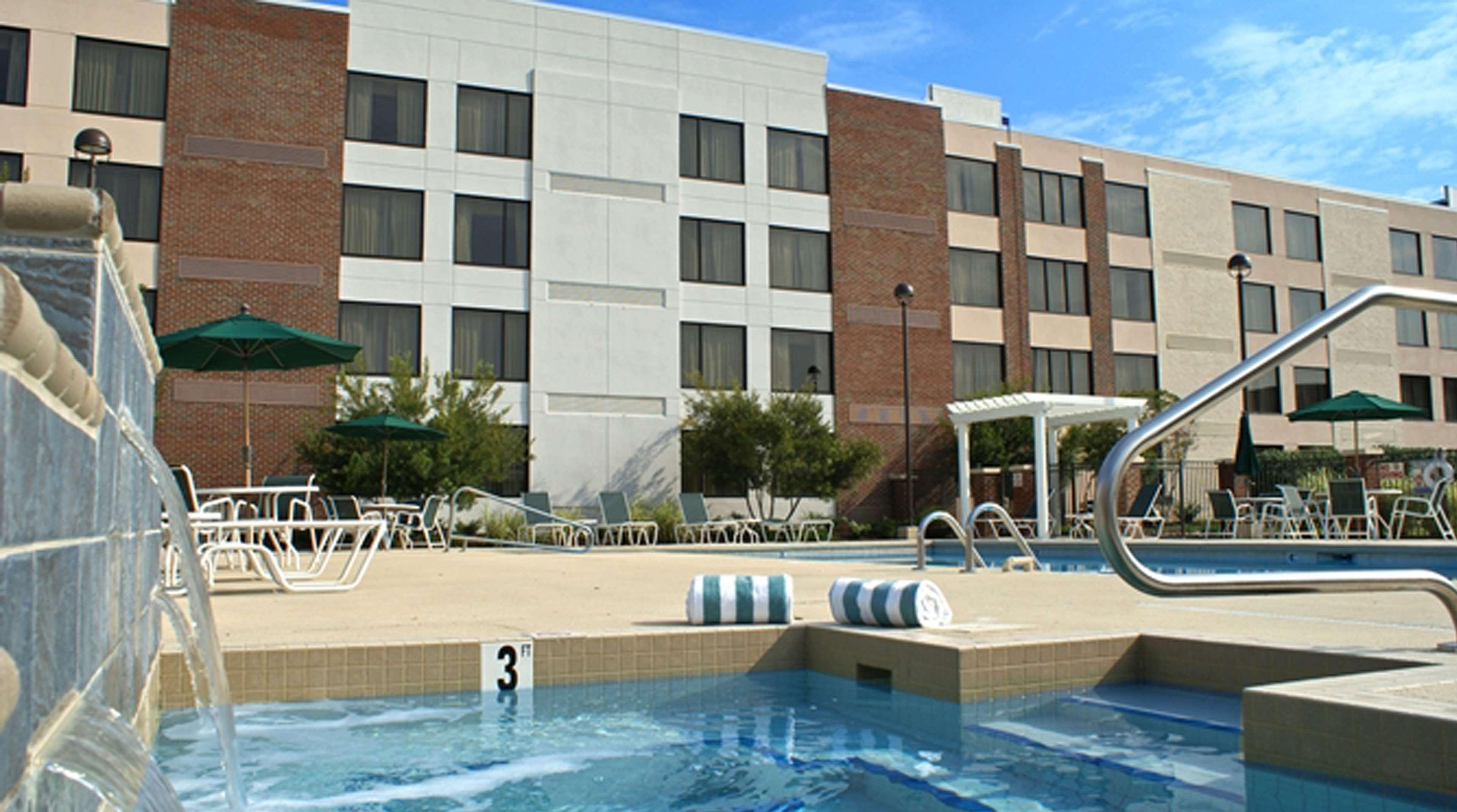 Doubletree By Hilton Rocky Mount Hotel Екстериор снимка