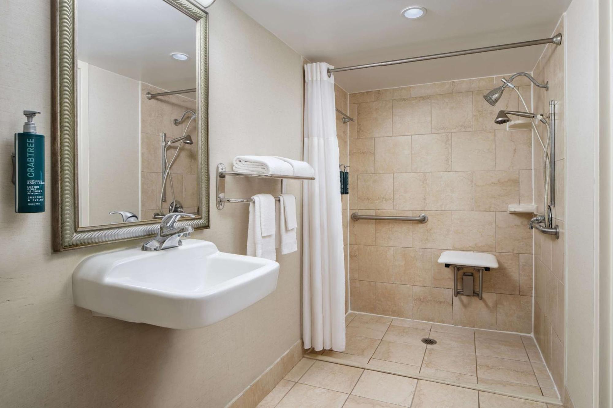 Doubletree By Hilton Rocky Mount Hotel Екстериор снимка
