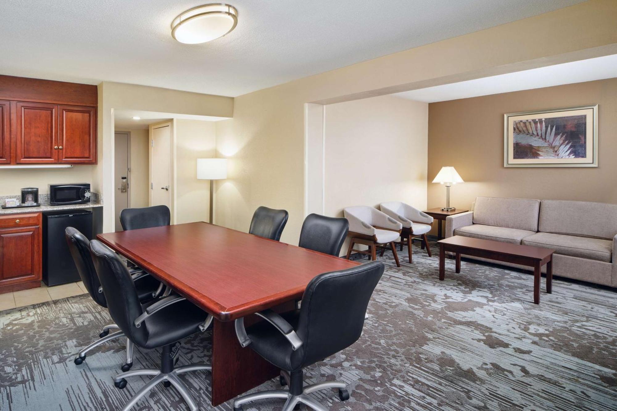 Doubletree By Hilton Rocky Mount Hotel Екстериор снимка